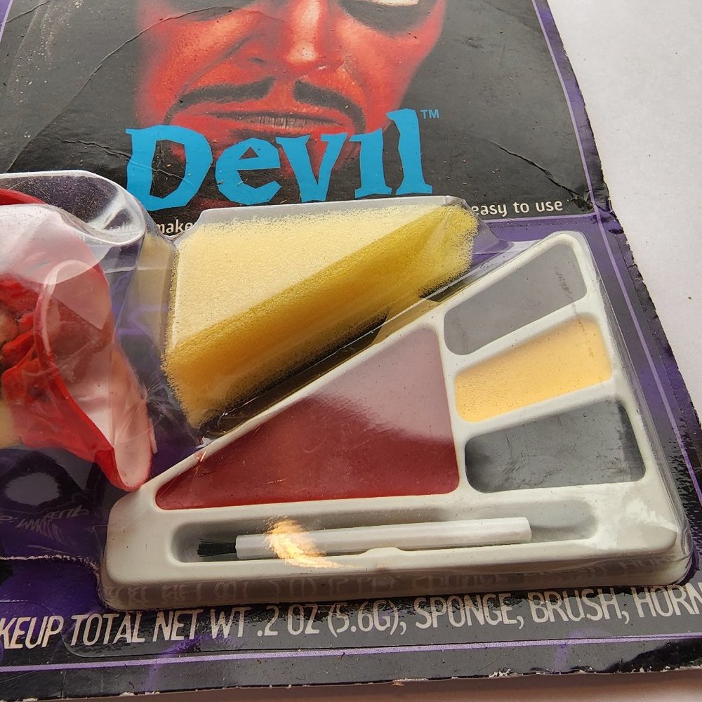 Fun World Devil Makeup Kit